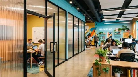 Двупольные алюминиевые двери — пример 5